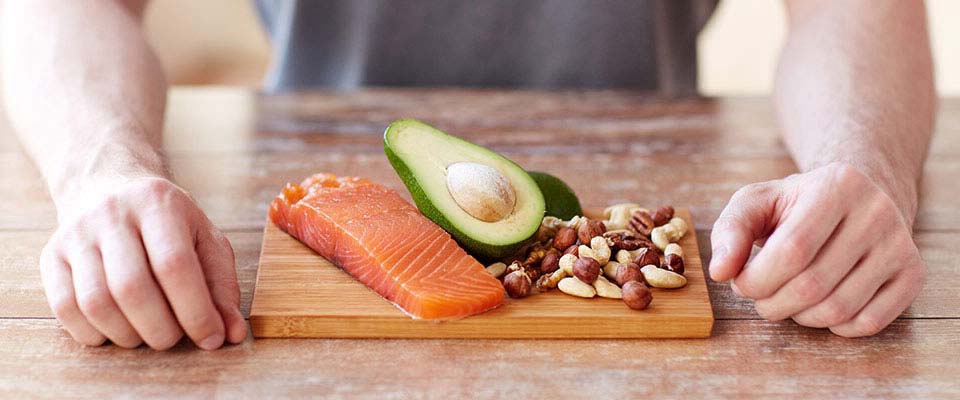 salmão abacate cozinha mãos receita | Fitness | Holmes Place