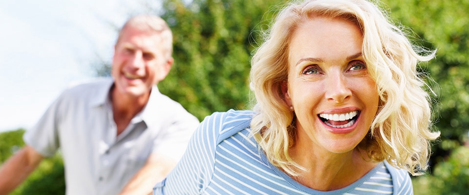 Casal feliz | Alimentos que aumentam a felicidade | Holmes Place