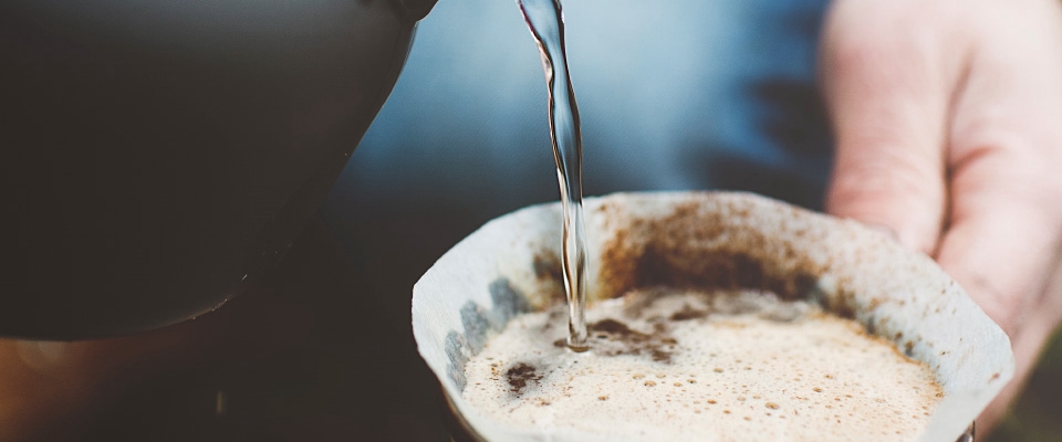 Holmes Place | hands close-up pouring tea
