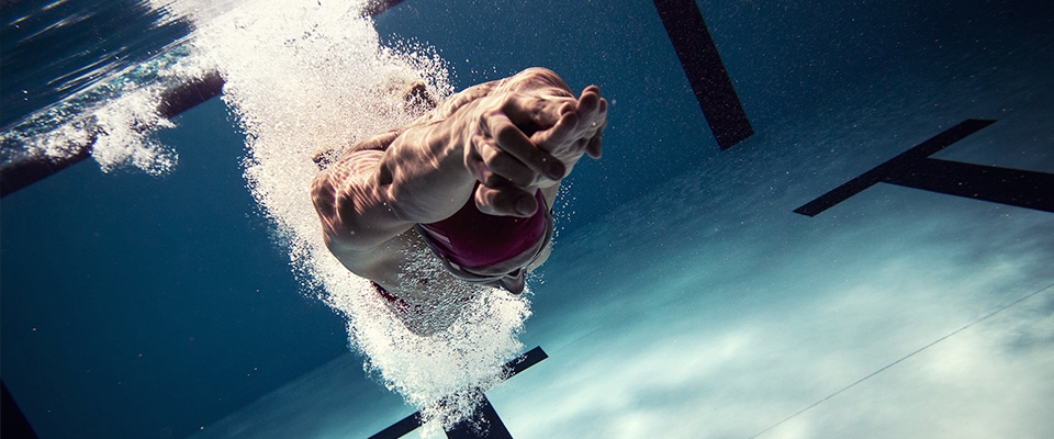 Holmes Place | Man Swimming