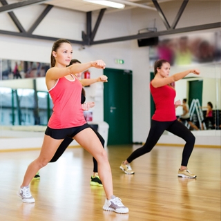 Group class fitness gym fight exercise women | Holmes Place