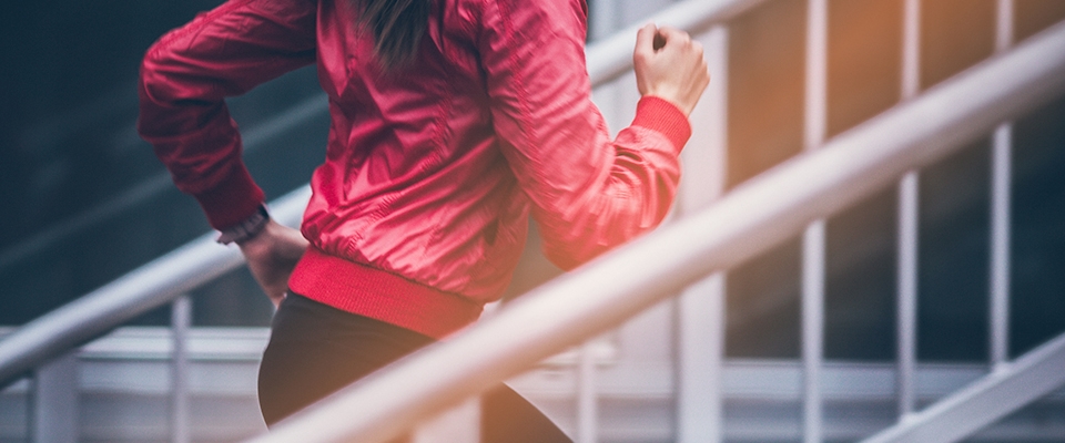Holmes Place | Woman running stairs