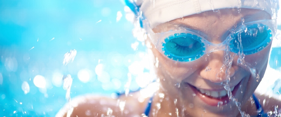 Holmes Place | Woman pool swimming smile close up