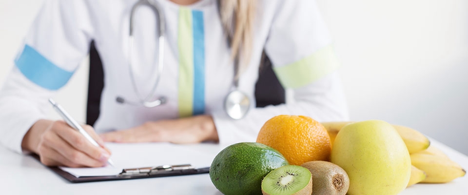 Nutricionista a dar consulta de nutrição | Holmes Place
