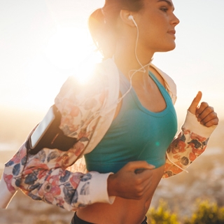 Holmes Place | woman running playlist songs