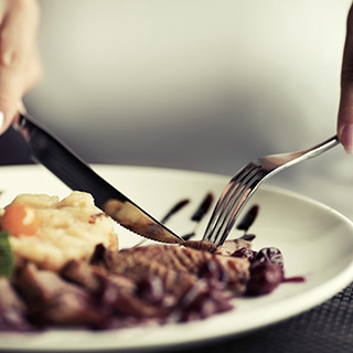 Holmes Place | Slicing food