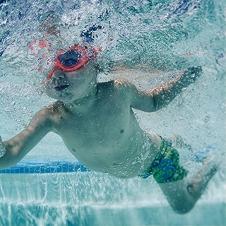Holmes Place | Kid Swimming