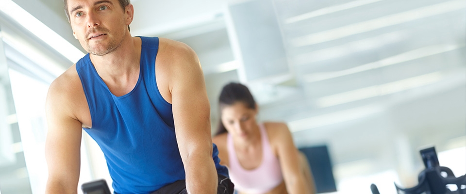 Pessoas a fazerem um treino LISS | Holmes Place
