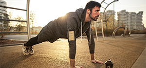 homem a correr | exercício físico e prevenção do AVC | fitness | holmes place
