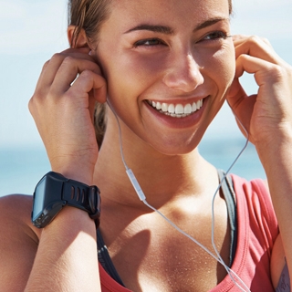 Holmes Place | Woman Smiling Headphones sport running