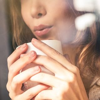 Holmes Place | Woman holding a cup