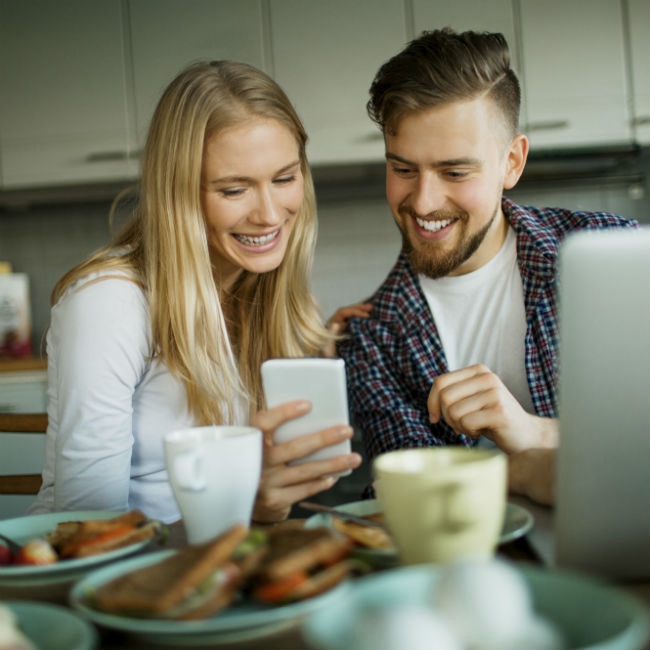 holmes place | smiling couple having lunch