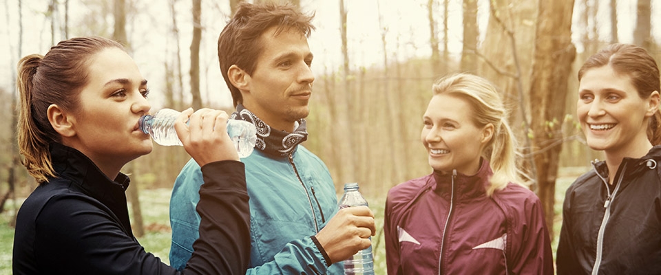 Grupo a descontrair após maratona | Dieta | Holmes Place