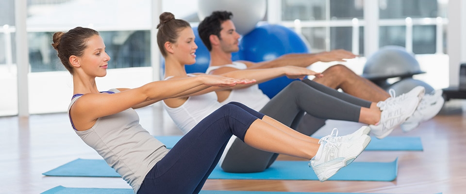 Grupo a fazer abdominais | Virgin Active Ibéria | Holmes Place