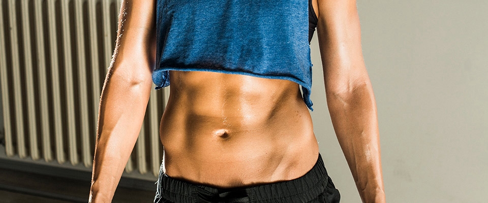 Holmes Place | Woman in the Gym with Abs